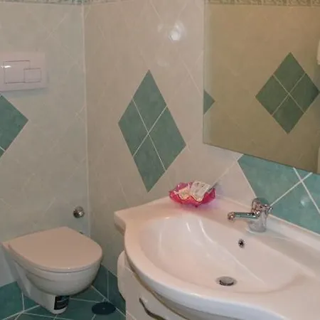 Hf Fiorella Oda ve Kahvaltı 3*